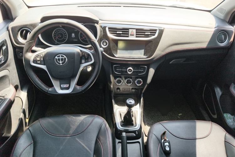 Used Brilliance V3 2016 1.5L Manual Smart Version Center Console