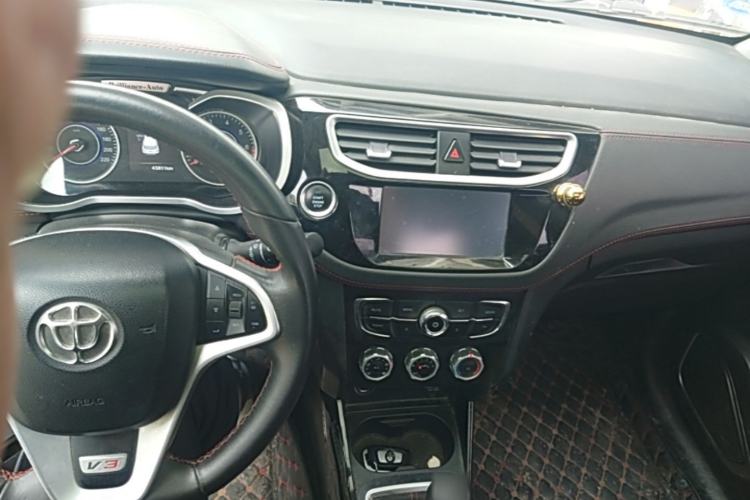 Used Brilliance V3 2016 1.5L Manual Elite Version Center Console