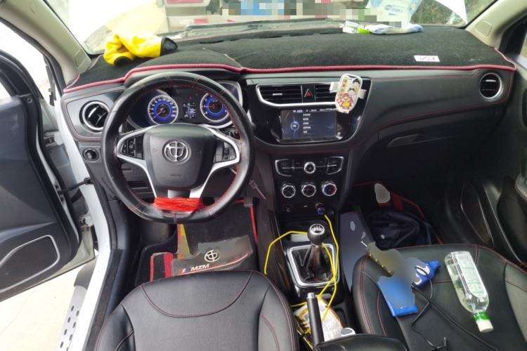 Used Brilliance V3 2016 1.5L Manual Elite Version Center Console