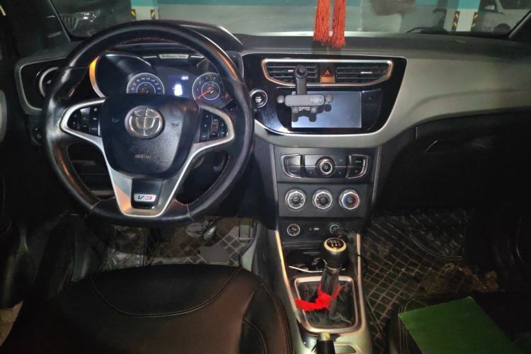 Used Brilliance V3 2016 1.5L Manual Smart Version Center Console