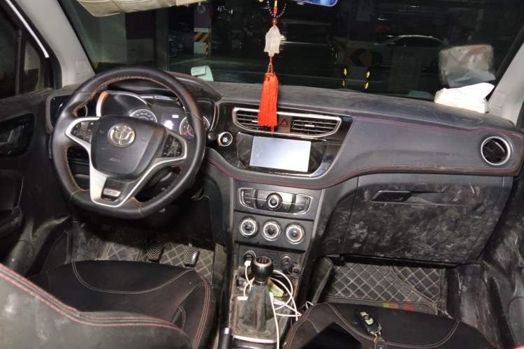 Used Brilliance V3 2016 1.5L Manual Smart Version Center Console