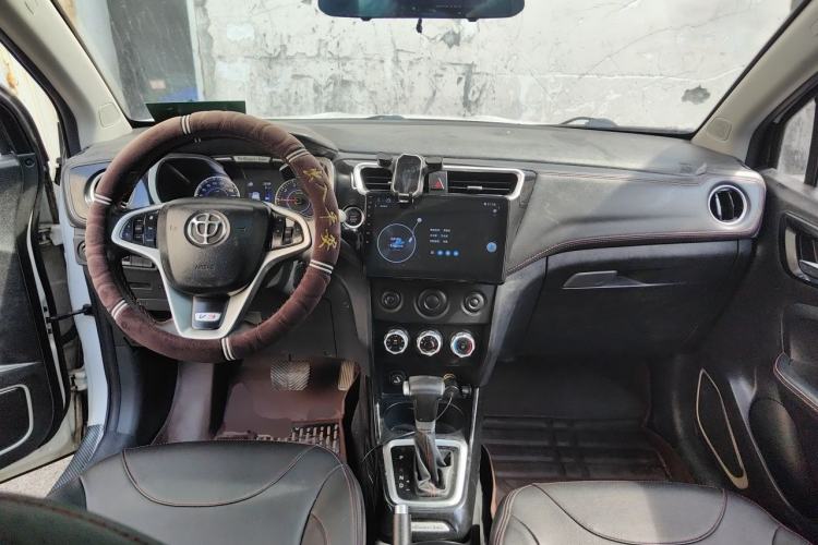Used Brilliance V3 2016 1.5L Automatic Smart Version Center Console