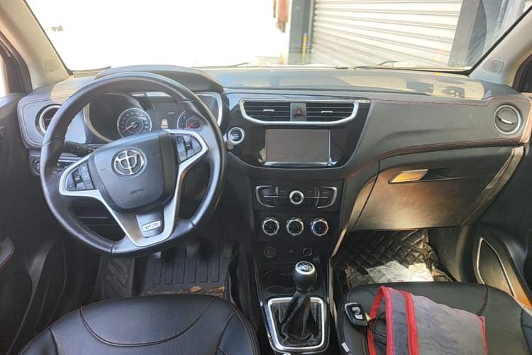 Used Brilliance V3 2016 1.5L Manual Smart Version Center Console