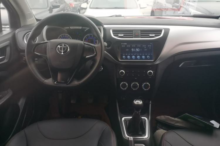 Used Brilliance V3 2016 1.5L Manual Comfort Model Center Console