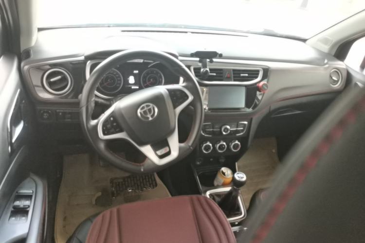 Used Brilliance V3 2016 1.5L Manual Comfort Model Center Console