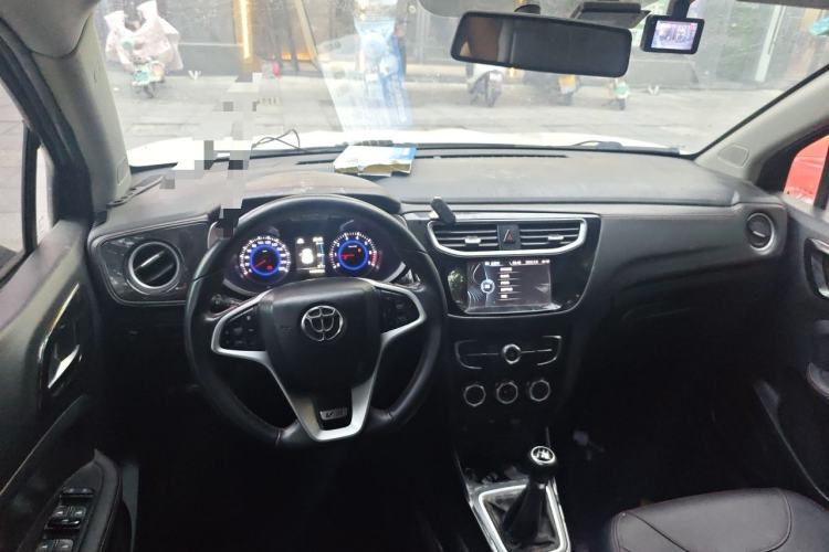 Used Brilliance V3 2016 1.5L Manual Smart Version Center Console