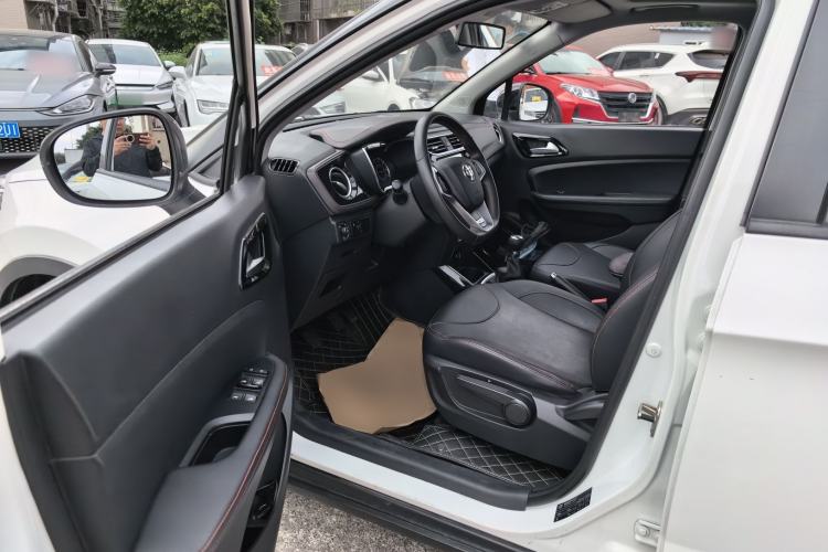 Used Brilliance V3 2016 1.5L Manual Smart Version Driver Seat