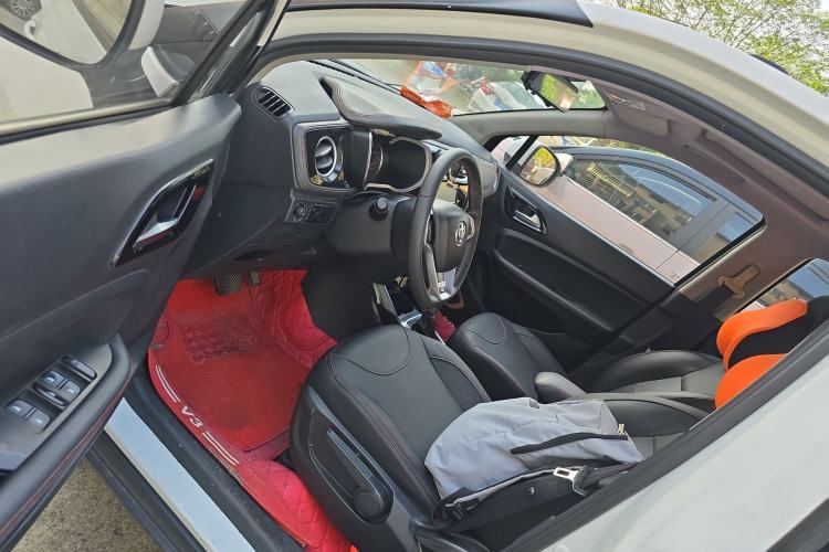 Used Brilliance V3 2016 1.5T Automatic Flagship Model Driver Seat