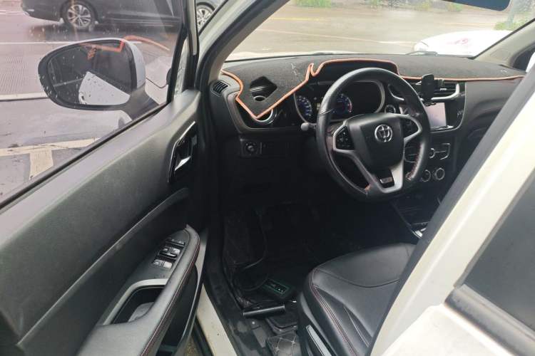 Used Brilliance V3 2016 1.5L Manual Smart Version Driver Seat