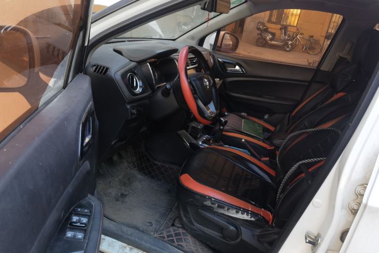 Used Brilliance V3 2016 1.5L Manual Smart Version Driver Seat