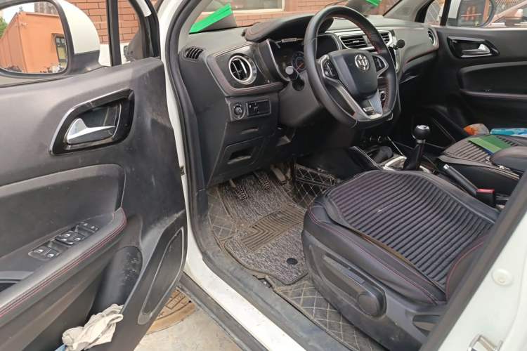 Used Brilliance V3 2016 1.5L Manual Smart Version Driver Seat
