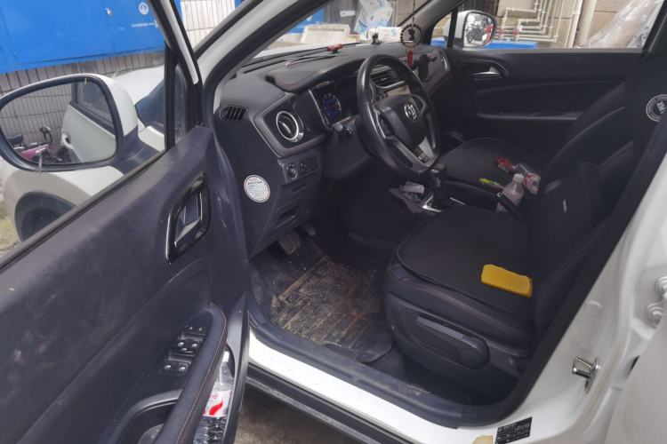 Used Brilliance V3 2016 1.5T Automatic Flagship Model Driver Seat