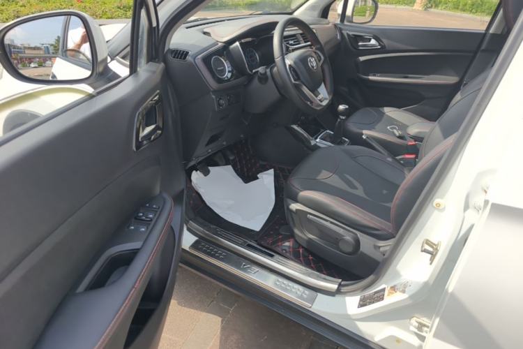 Used Brilliance V3 2016 1.5L Manual Smart Version Driver Seat