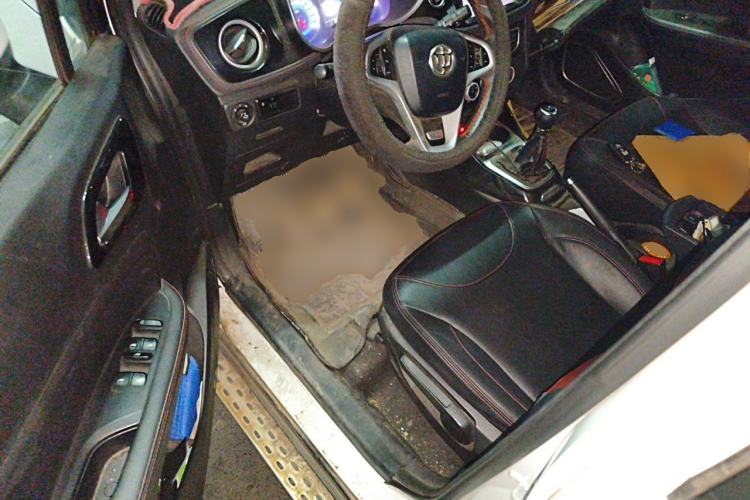 Used Brilliance V3 2016 1.5L Manual Smart Version Driver Seat