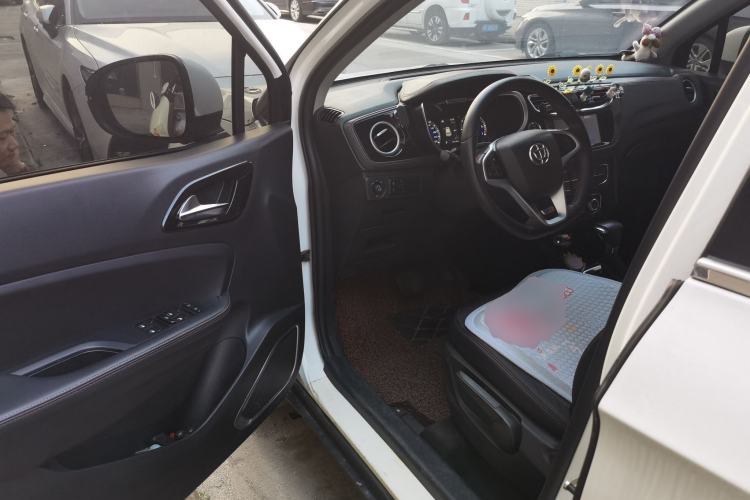 Used Brilliance V3 2016 1.5T Automatic Flagship Model Driver Seat