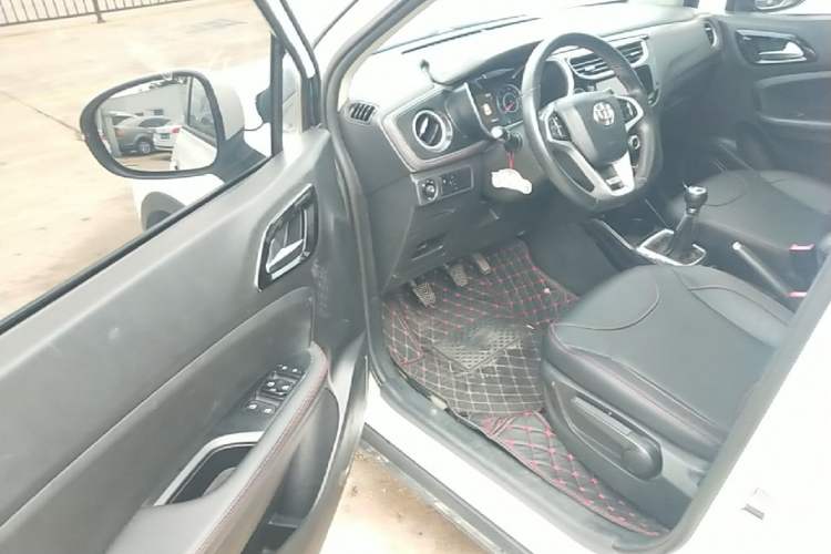 Used Brilliance V3 2016 1.5L Manual Smart Version Driver Seat