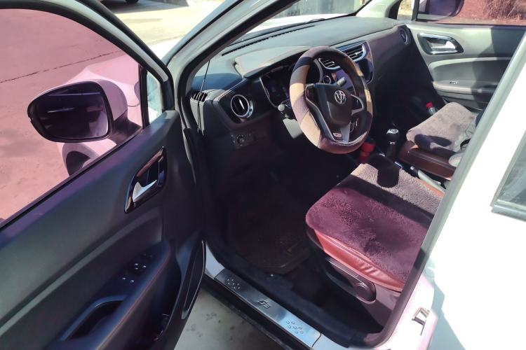 Used Brilliance V3 2016 1.5L Manual Smart Version Driver Seat