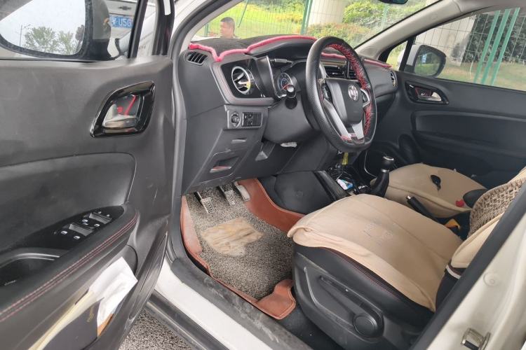 Used Brilliance V3 2016 1.5L Manual Smart Version Driver Seat