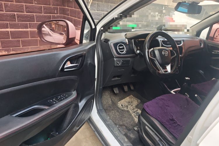 Used Brilliance V3 2016 1.5L Manual Smart Version Driver Seat
