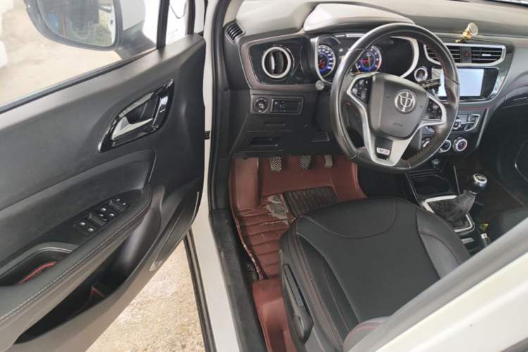Used Brilliance V3 2016 1.5L Manual Smart Version Driver Seat