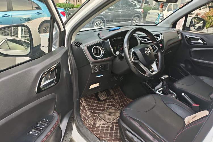 Used Brilliance V3 2016 1.5T Automatic Flagship Model Driver Seat