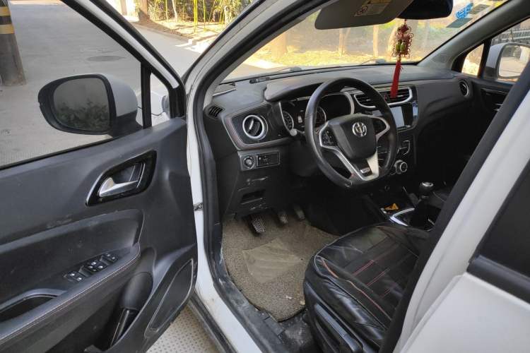Used Brilliance V3 2016 1.5L Manual Smart Version Driver Seat