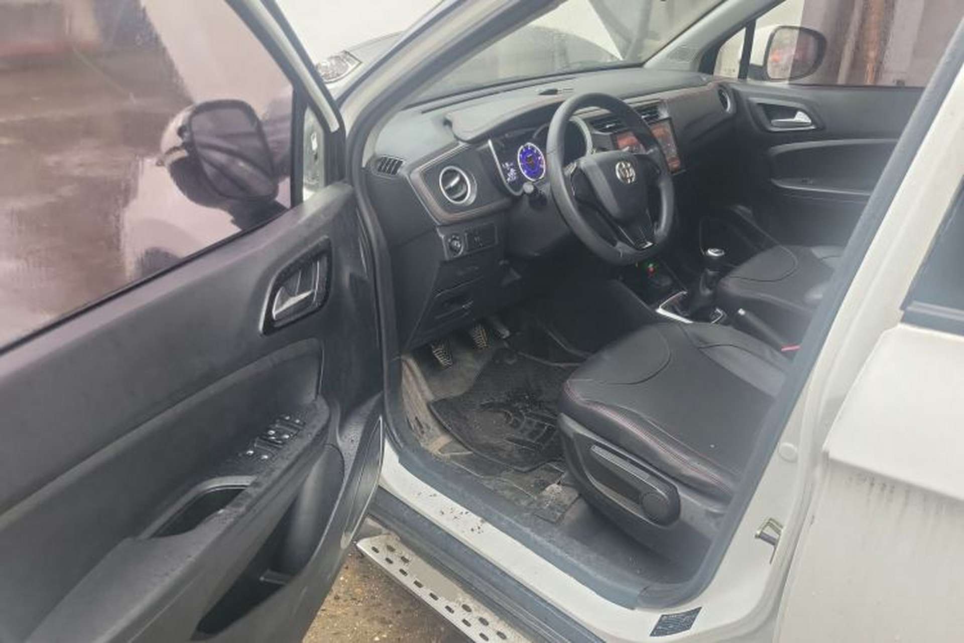 Used Brilliance V3 2016 1.5L Manual Smart Version Driver Seat
