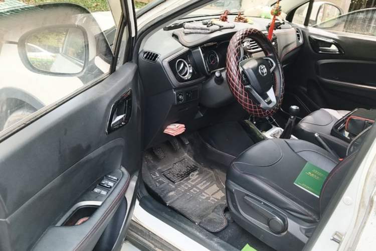 Used Brilliance V3 2016 1.5L Manual Smart Version Driver Seat