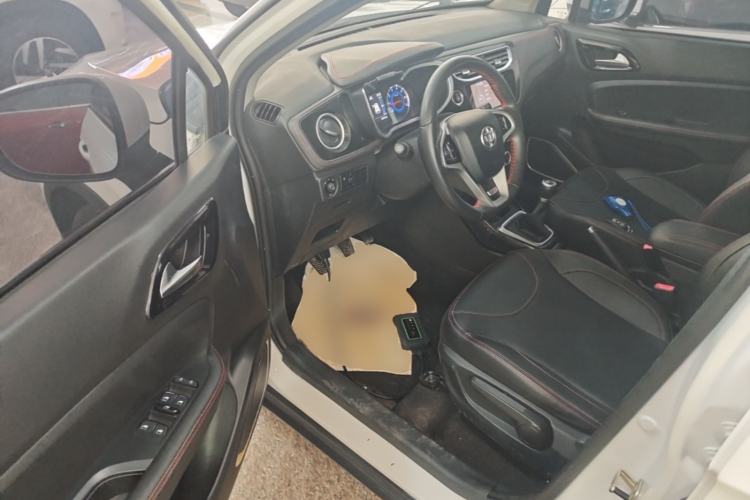 Used Brilliance V3 2016 1.5L Manual Smart Version Driver Seat