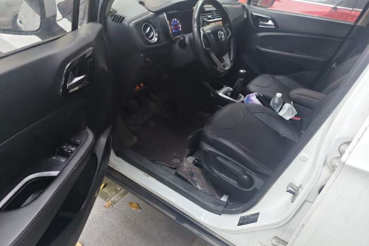 Used Brilliance V3 2016 1.5L Manual Smart Version Driver Seat