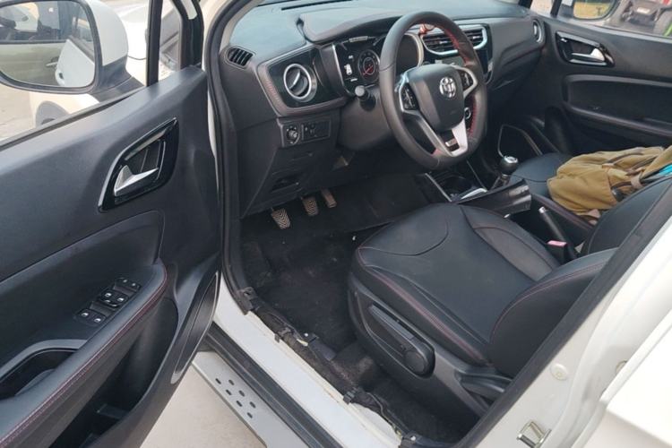 Used Brilliance V3 2016 1.5L Manual Smart Version Driver Seat