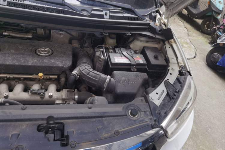 Used Brilliance V3 2016 1.5T Automatic Flagship Model Engine Bay Left