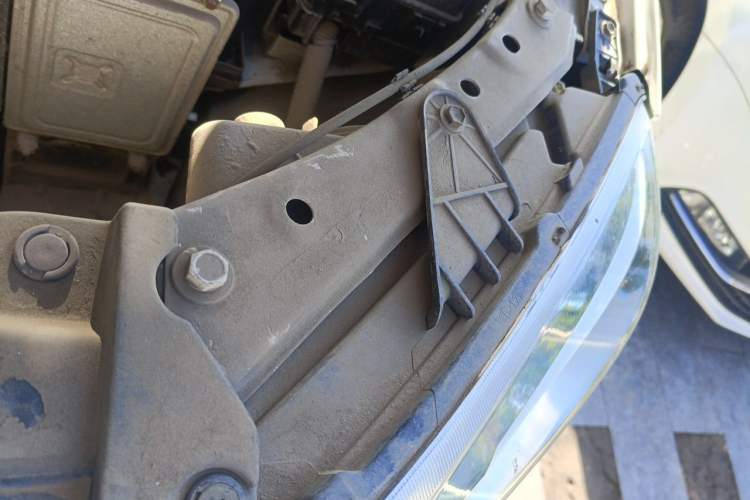 Used Brilliance V3 2016 1.5L Automatic Smart Version Engine Bay Left