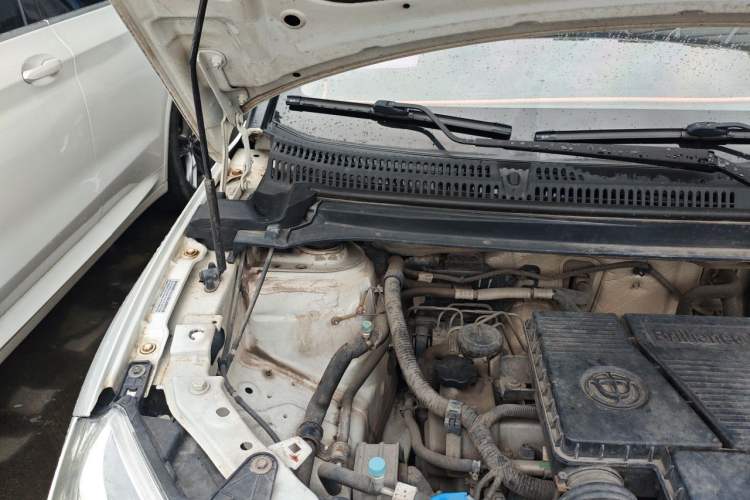 Used Brilliance V3 2016 1.5L Manual Smart Version Engine Bay Right