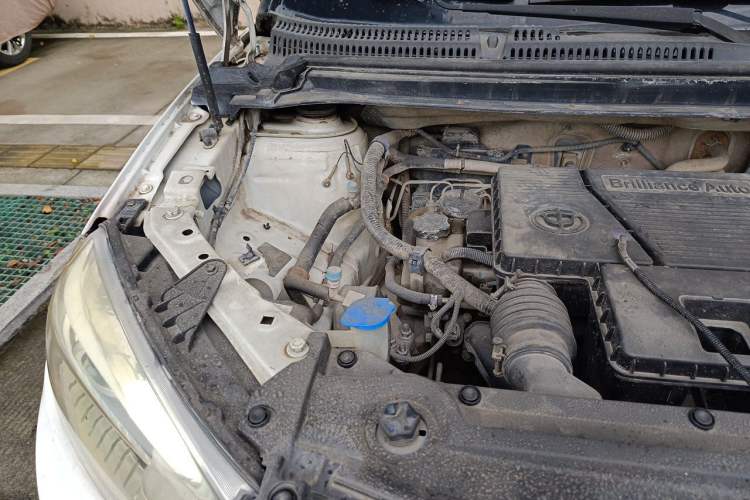 Used Brilliance V3 2016 1.5L Manual Smart Version Engine Bay Right
