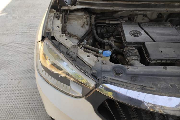 Used Brilliance V3 2016 1.5L Manual Smart Version Engine Bay Right