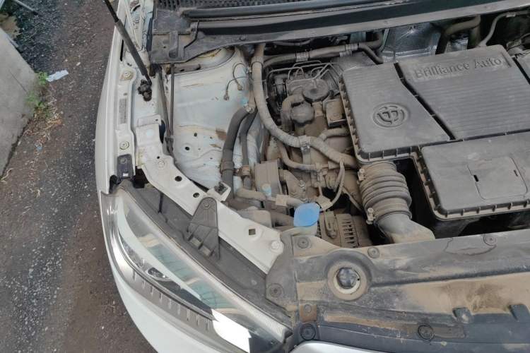 Used Brilliance V3 2016 1.5L Manual Comfort Model Engine Bay Right