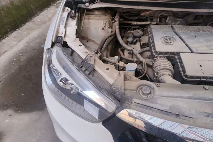 Used Brilliance V3 2016 1.5L Manual Elite Version Engine Bay Right