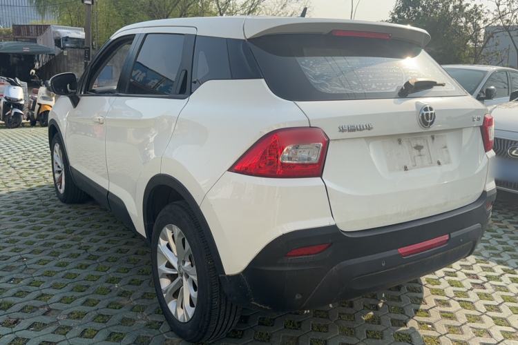 Used Brilliance V3 2016 1.5L Automatic Comfort Model Exterior 1