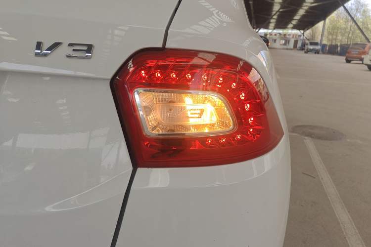 Used Brilliance V3 2016 1.5L Automatic Smart Version Exterior 3