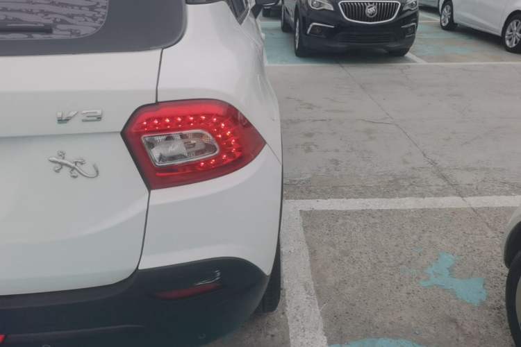 Used Brilliance V3 2016 1.5L Manual Comfort Model Exterior 3
