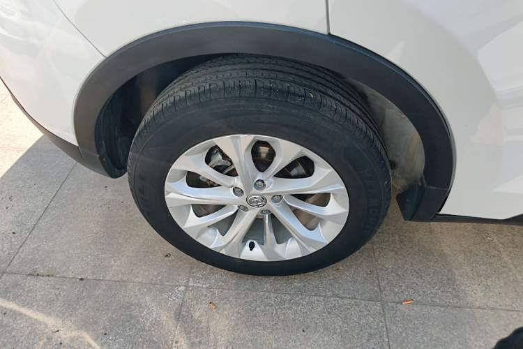 Used Brilliance V3 2016 1.5L Automatic Elite Model Exterior 5