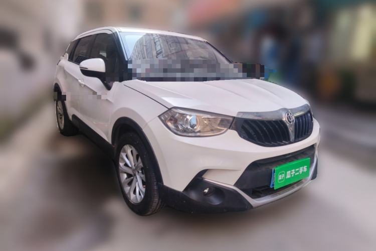 Used Brilliance V3 2016 1.5L Manual Elite Version Front Right 45 Deg