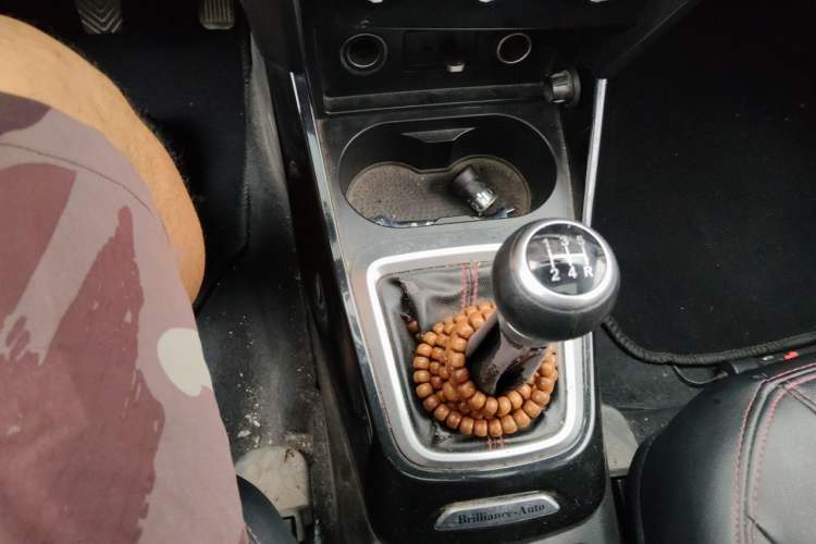 Used Brilliance V3 2016 1.5L Manual Smart Version Gear Lever