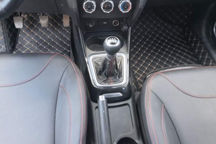 Used Brilliance V3 2016 1.5L Manual Smart Version Gear Lever
