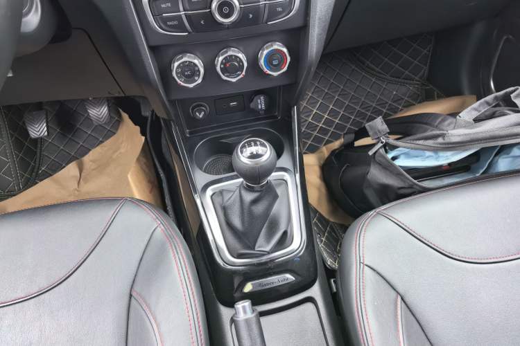 Used Brilliance V3 2016 1.5L Manual Smart Version Gear Lever