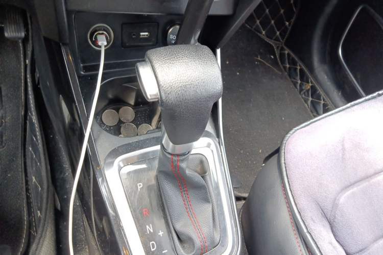 Used Brilliance V3 2016 1.5L Automatic Smart Version Gear Lever