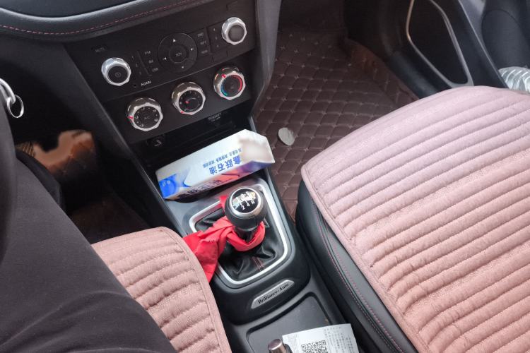 Used Brilliance V3 2016 1.5L Manual Comfort Model Gear Lever