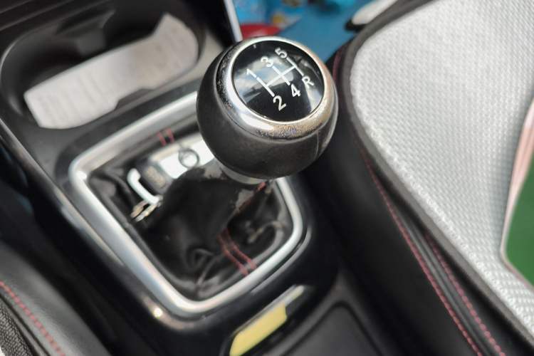 Used Brilliance V3 2016 1.5L Manual Smart Version Gear Lever
