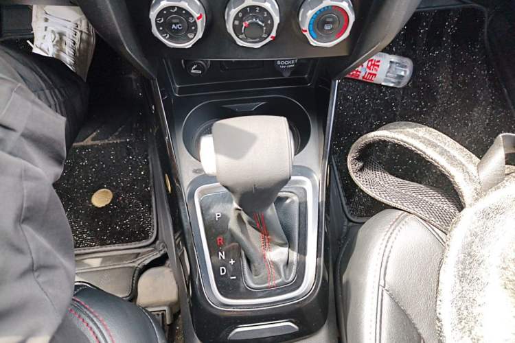 Used Brilliance V3 2016 1.5L Automatic Smart Version Gear Lever
